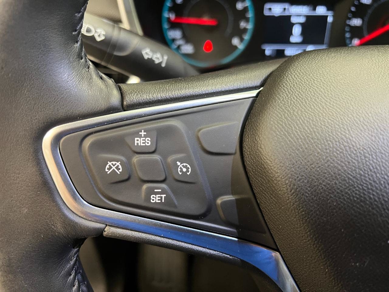 Used 2018 Chevrolet Equinox LT FWD image 36