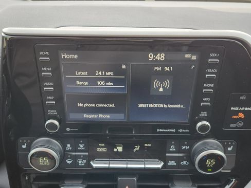 Used 2021 Toyota Highlander XLE FWD image 20