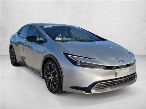 Used 2023 Toyota Prius XLE image 3