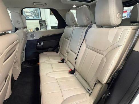 Used 2020 Land Rover Discovery SE AWD/4WD image 28