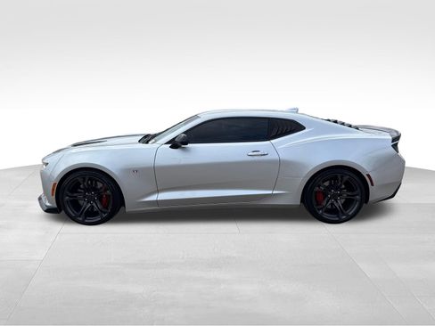Used 2018 Chevrolet Camaro SS RWD image 11