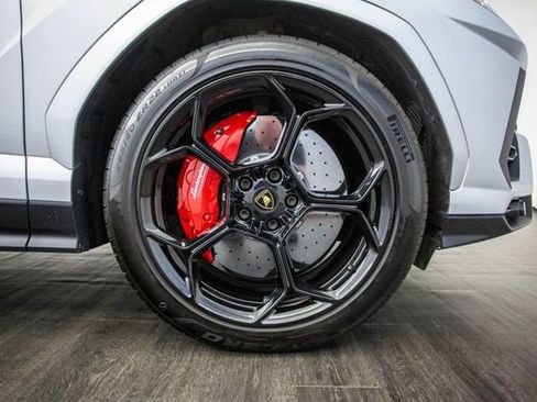 Used 2022 Lamborghini Urus image 44