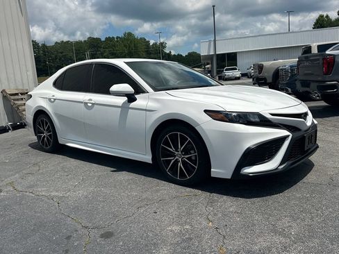 Used 2024 Toyota Camry SE FWD image 4