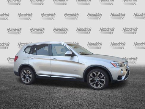 Used 2017 BMW X3 sDrive28i RWD image 2