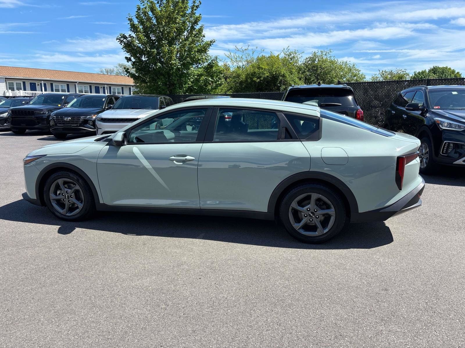 Used 2025 Kia K4 FWD image 2