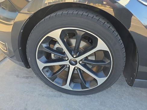 Used 2015 Ford Taurus Limited image 15