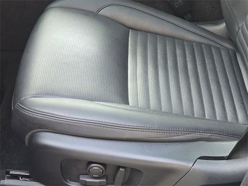 Used 2025 Land Rover Discovery Sport S image 31