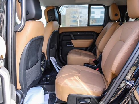 Used 2025 Land Rover Defender 130 X-Dynamic SE image 18