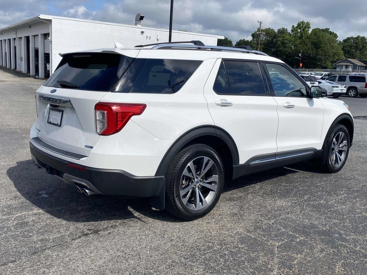 Used 2020 Ford Explorer Platinum w/ Premium Technology Package AWD/4WD image 6