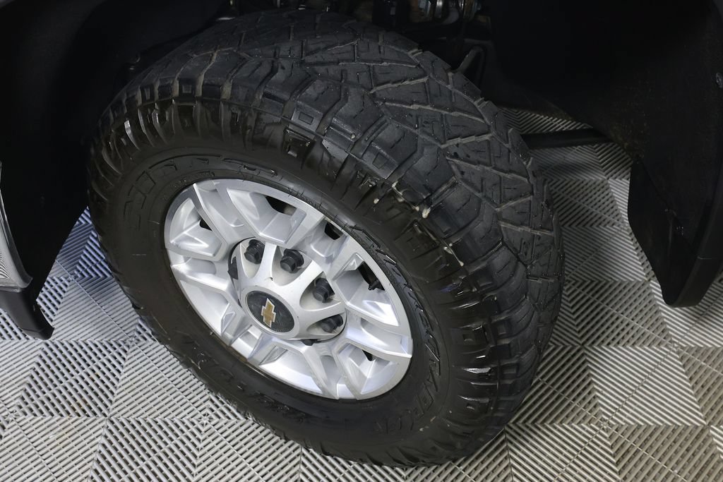 Used 2023 Chevrolet Silverado 2500 LT AWD/4WD image 37