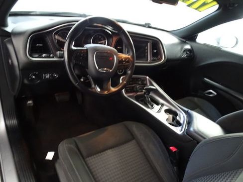 Used 2017 Dodge Challenger SXT image 5