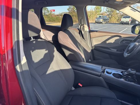 Used 2023 Nissan Rogue S image 34