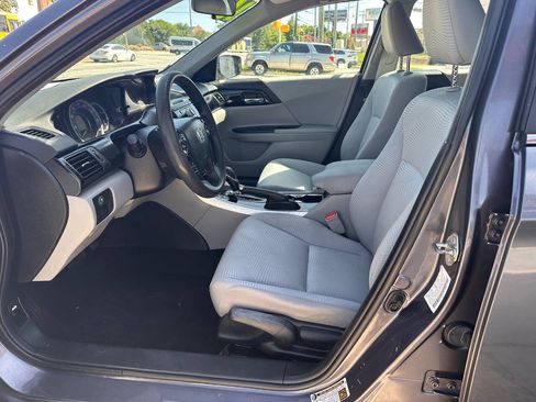 Used 2016 Honda Accord LX image 9
