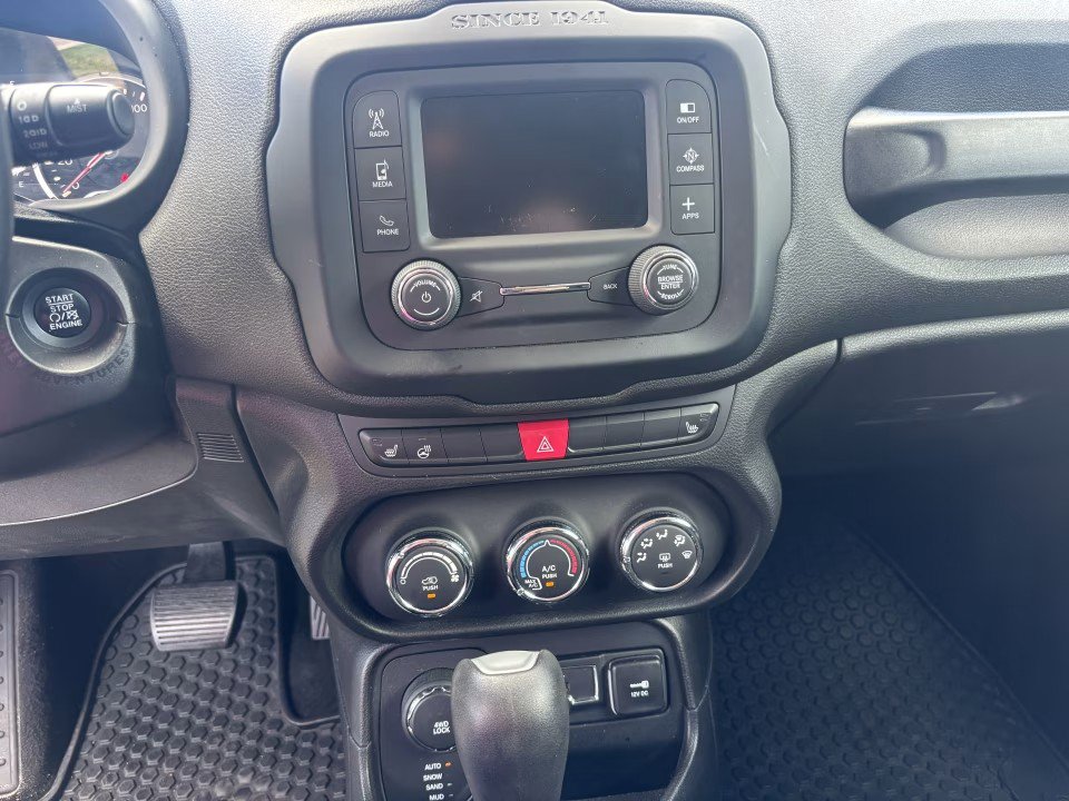 Used 2017 Jeep Renegade Altitude AWD/4WD image 17
