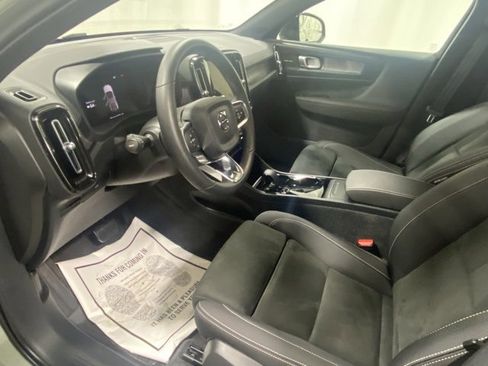 Certified 2023 Volvo C40 P8 Recharge Ultimate w/ Protection Package Premier image 9