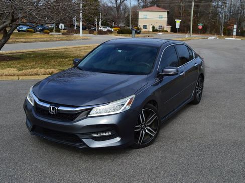 Used 2017 Honda Accord Touring image 26