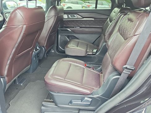 Used 2025 Ford Explorer Platinum w/ LUX Leather Package AWD/4WD image 19
