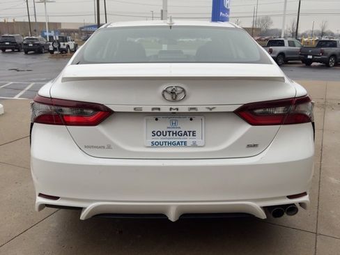 Used 2024 Toyota Camry SE image 4