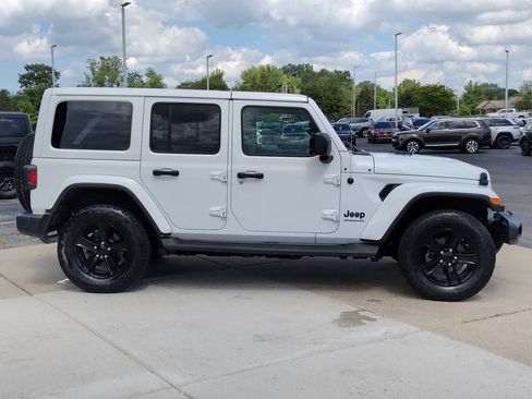 Used 2023 Jeep Wrangler Unlimited Sahara AWD/4WD image 18