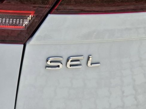Certified 2024 Volkswagen Tiguan SEL R-Line AWD/4WD image 11