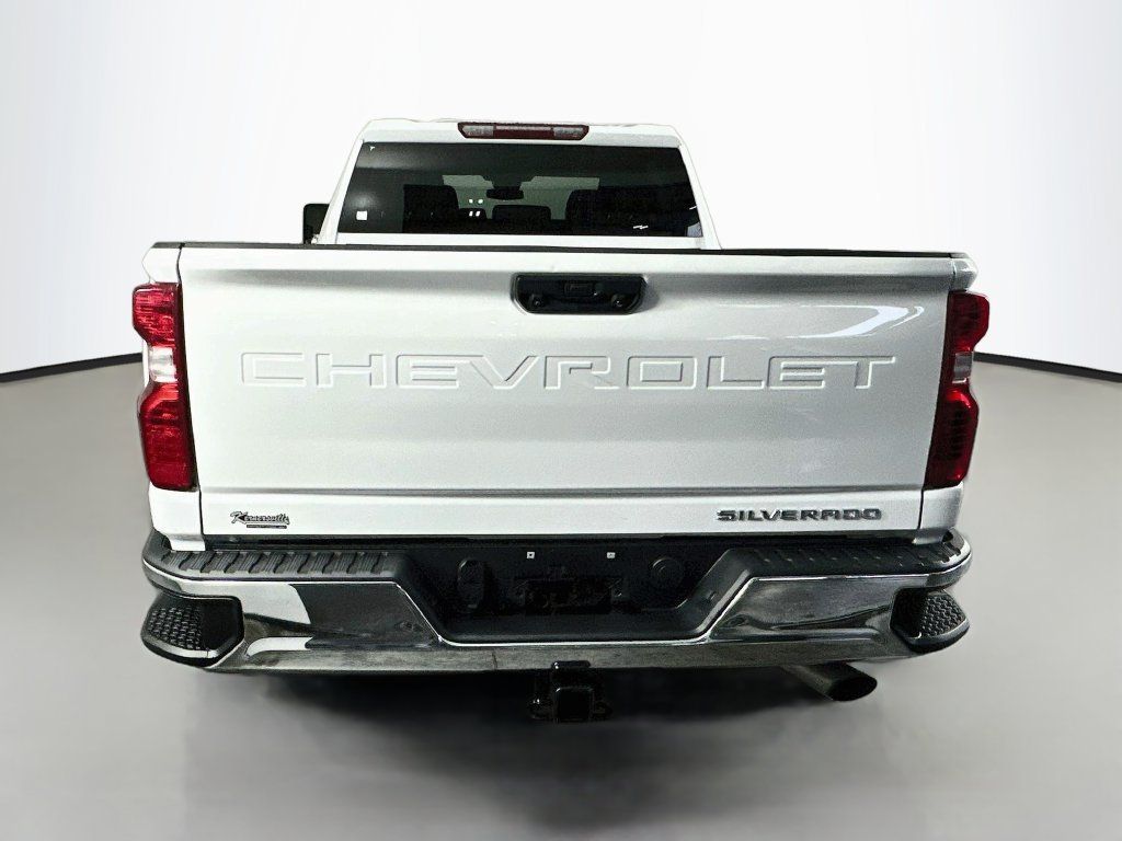 Used 2024 Chevrolet Silverado 2500 LT AWD/4WD image 6