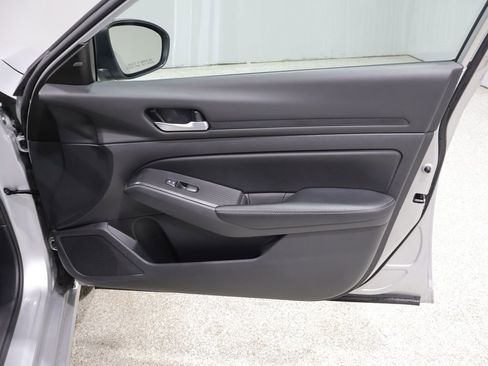 Used 2024 Nissan Altima 2.5 SV AWD/4WD image 23