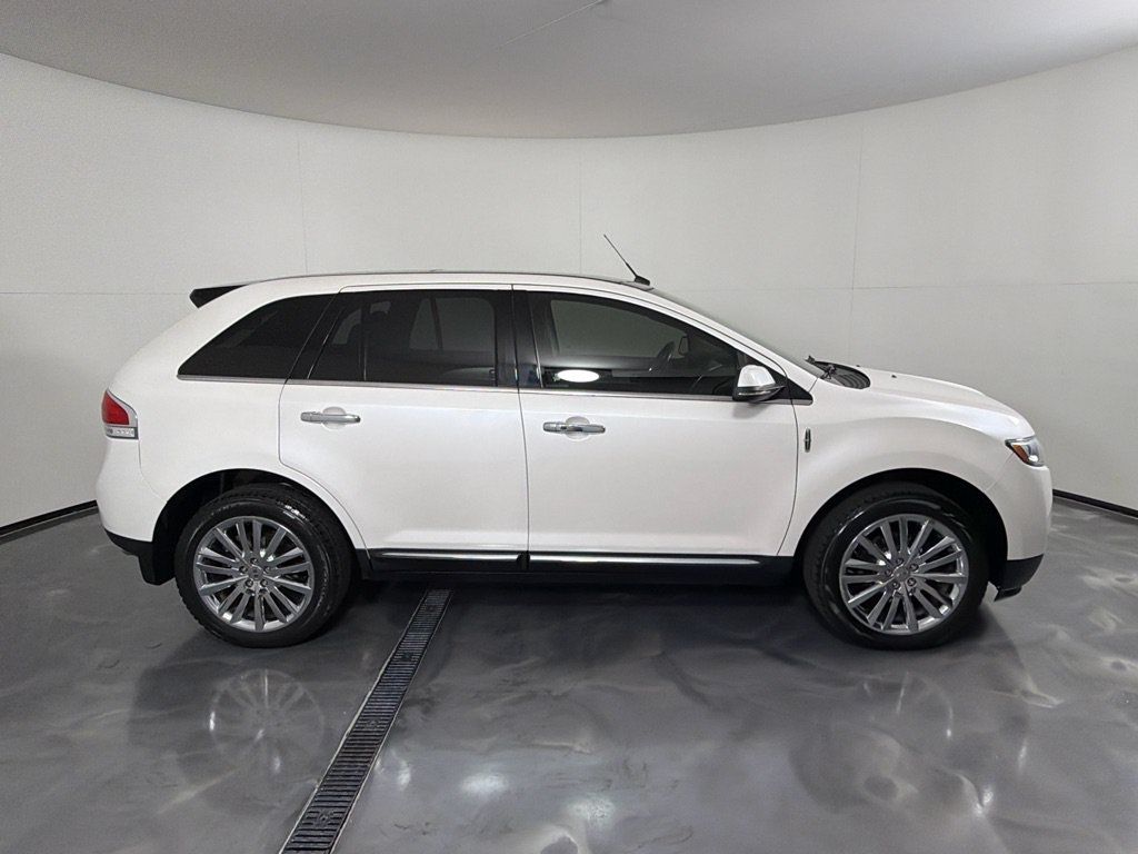 Used 2013 Lincoln MKX AWD image 4