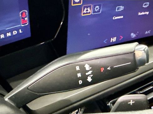 Used 2026 Chevrolet Traverse LT w/ Driver Confidence Package image 17