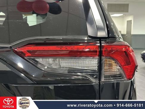 Used 2023 Toyota RAV4 LE AWD/4WD image 12