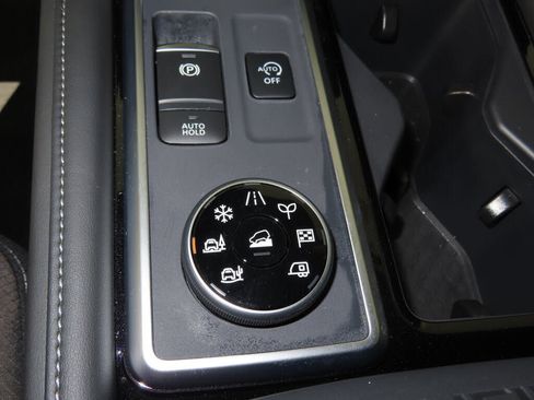 New 2026 Nissan Pathfinder SL image 18