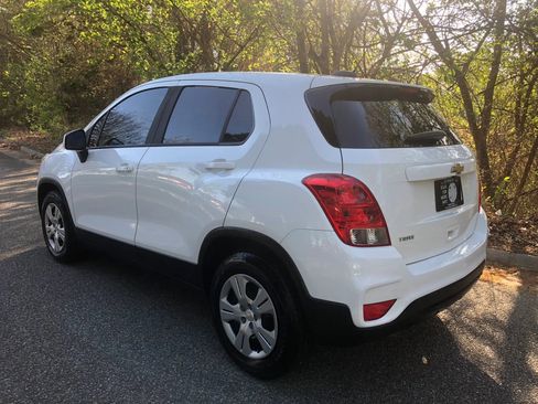 Used 2017 Chevrolet Trax LS FWD image 3