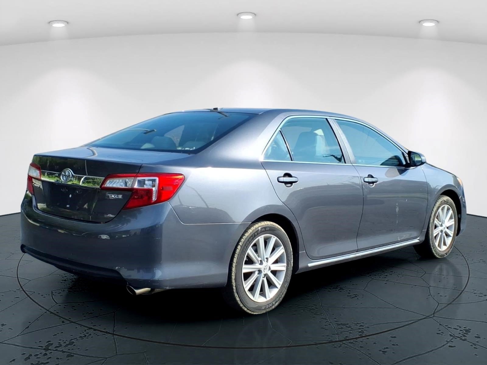 Used 2012 Toyota Camry XLE w/ Leather Pkg FWD image 3