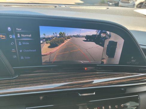 Used 2023 Cadillac Escalade Premium Luxury AWD/4WD image 19