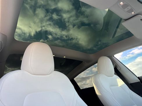 Used 2023 Tesla Model 3 Standard Range image 15