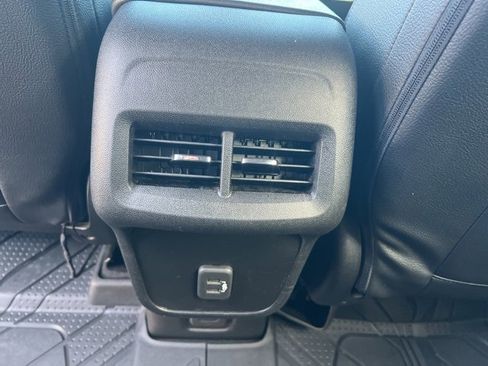 Used 2020 Chevrolet Equinox LT image 21