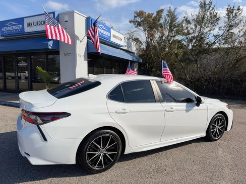 Used 2022 Toyota Camry SE image 23