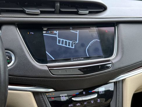 Used 2018 Cadillac XT5 Luxury w/ Driver Awareness Package image 19
