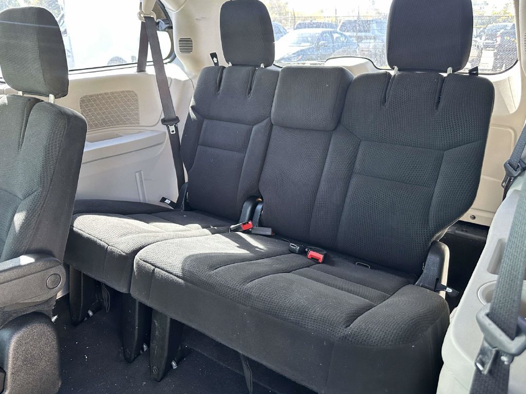 Used 2015 Dodge Grand Caravan American Value Package FWD image 10