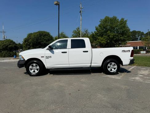 Used 2019 RAM 1500 Tradesman w/ Chrome Appearance Group AWD/4WD image 4