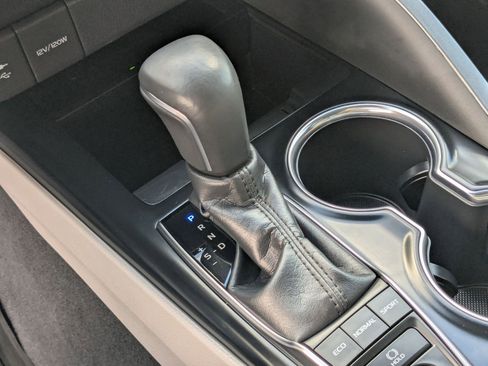 Used 2018 Toyota Camry XSE image 24