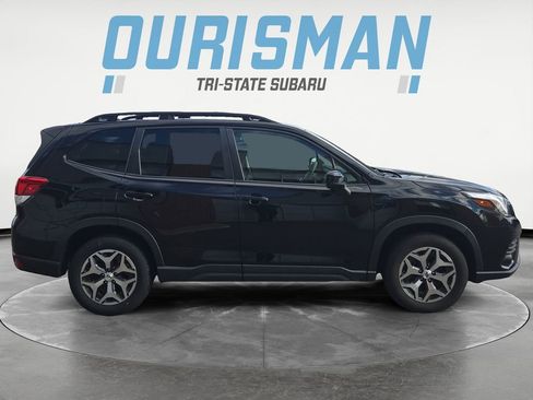 Used 2023 Subaru Forester Premium image 7