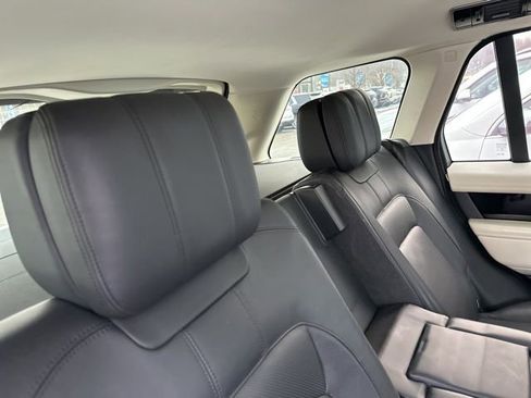 Used 2018 Land Rover Range Rover HSE image 16