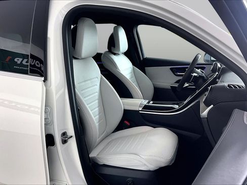 Used 2023 Mercedes-Benz GLC 300 image 9