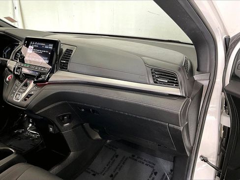 Used 2024 Honda Odyssey Sport image 16