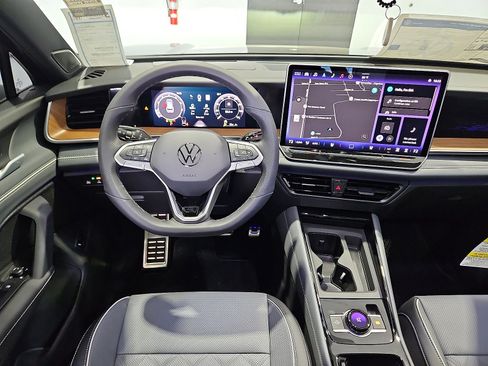New 2026 Volkswagen Tiguan SEL R-Line AWD/4WD image 15