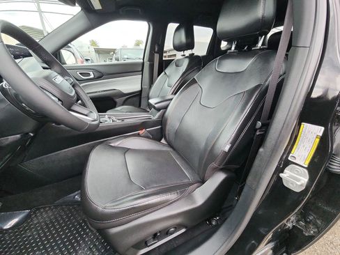 Certified 2023 Jeep Compass Latitude image 13