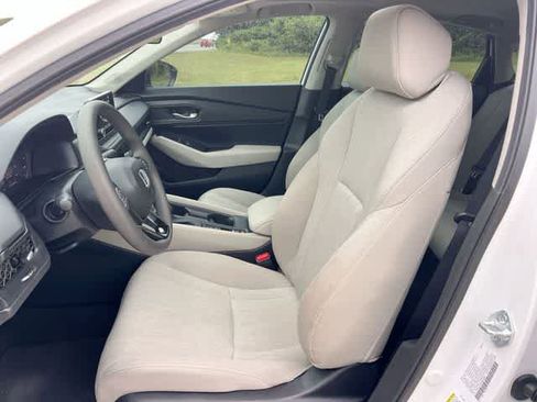 Certified 2025 Honda Accord SE image 11
