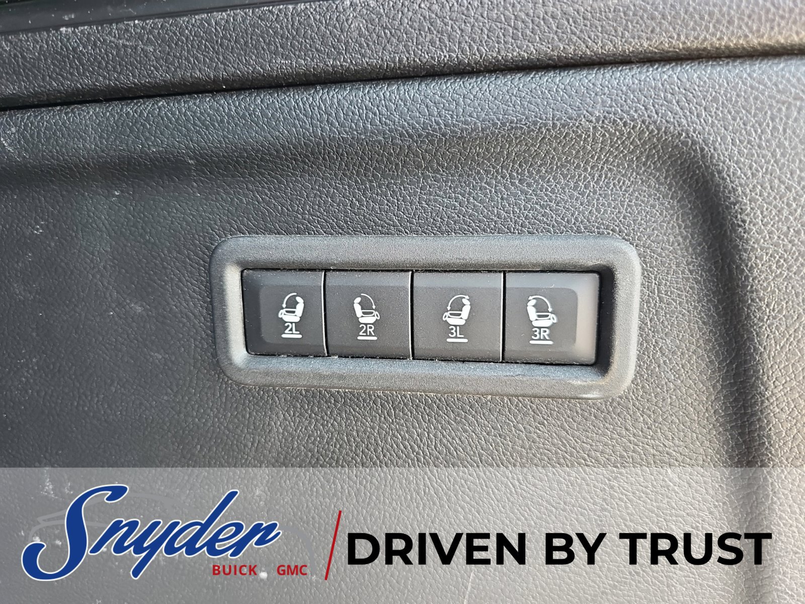 Used 2024 Jeep Wagoneer L Series II w/ Flexible Seating Group AWD/4WD image 29