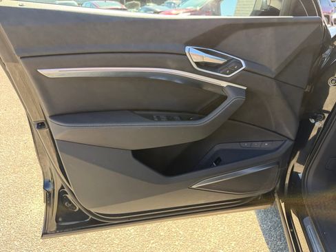 Used 2024 Audi Q8 e-tron Premium Plus w/ Premium Plus Package image 20