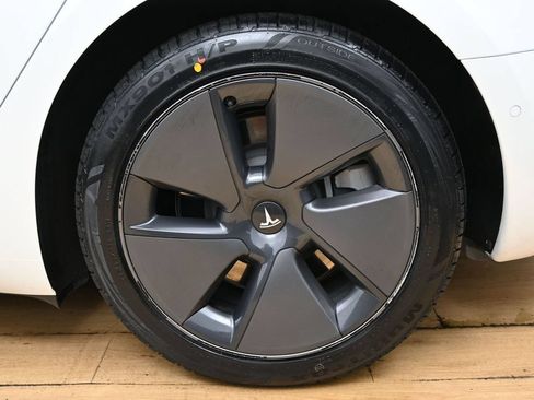 Used 2022 Tesla Model 3 Long Range AWD/4WD image 11